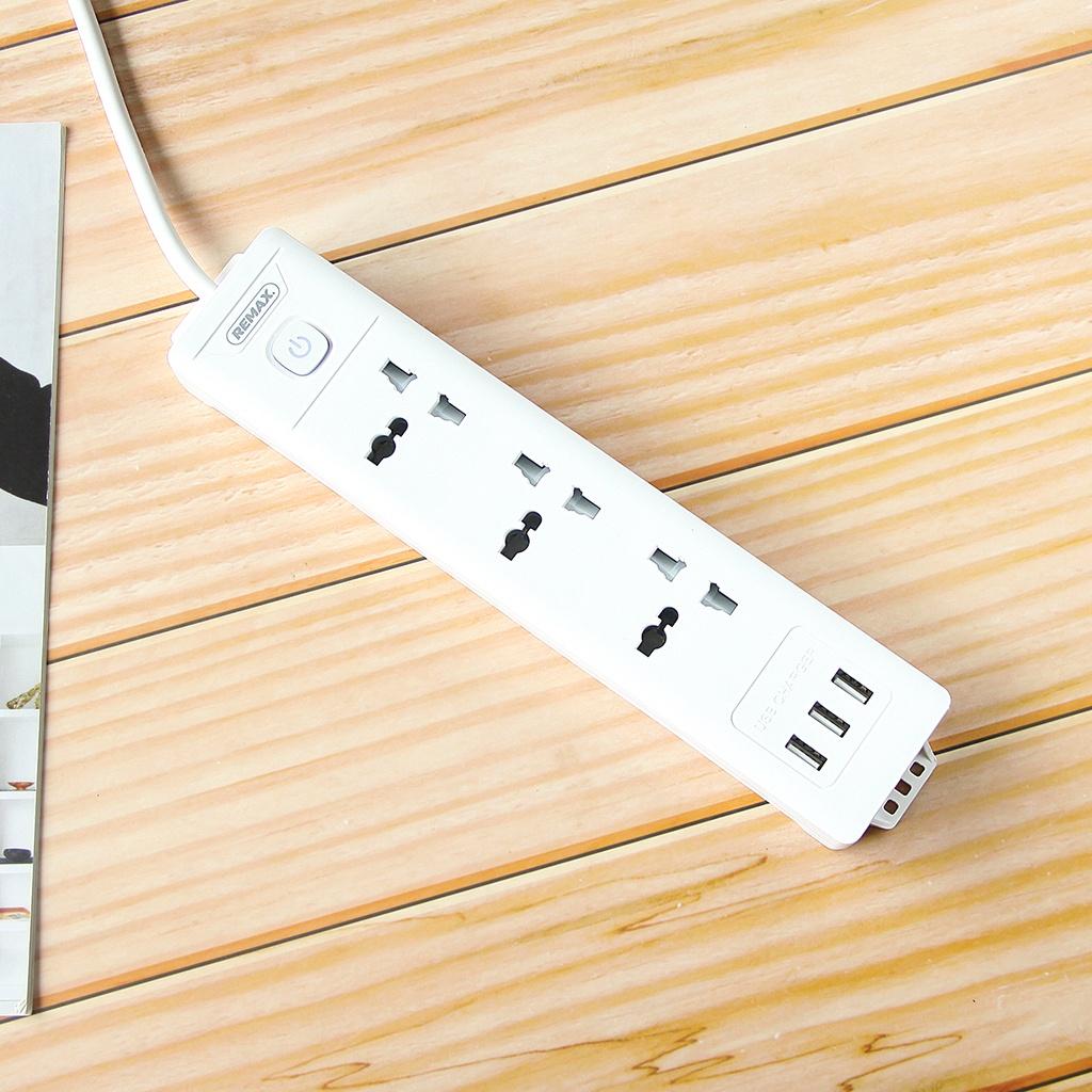 Ổ cắm điện đa năng Remax có 3 cổng USB Remax RV-03 lỗ cắm tải 2500W an toàn chống giật, chịu nhiệt - Hàng Chính Hãng