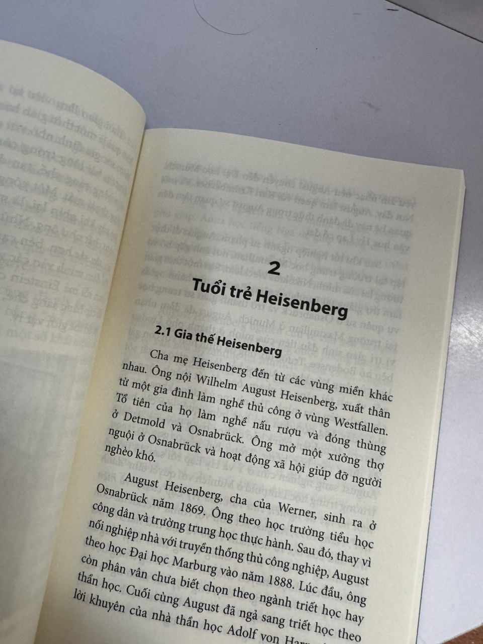 ENSTEIN VÀ HEISENBERG - NHỮNG NGƯỜI ĐẶT NỀN TẢNG CHO VẬT LÝ HIỆN ĐẠI – Konrad Klenknecht – Nguyễn Lê Tiến dịch - NXB Tổng hợp HCM
