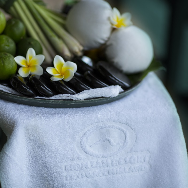 Gói 2N1Đ Tại Merperle Hòn Tằm Resort 5* - Ăn Ba Bữa. Miễn Phí Vé Khu Vui Chơi Sparkling Waves. Tặng Vé Tắm Bùn Dành Cho 02 Khách.