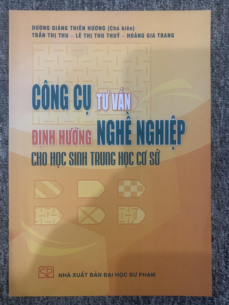 Công Cụ Tư Vấn Định Hướng Nghề Nghiệp Cho Học Sinh Trung Học Cơ Sở - Nxb Đại Học Sư Phạm