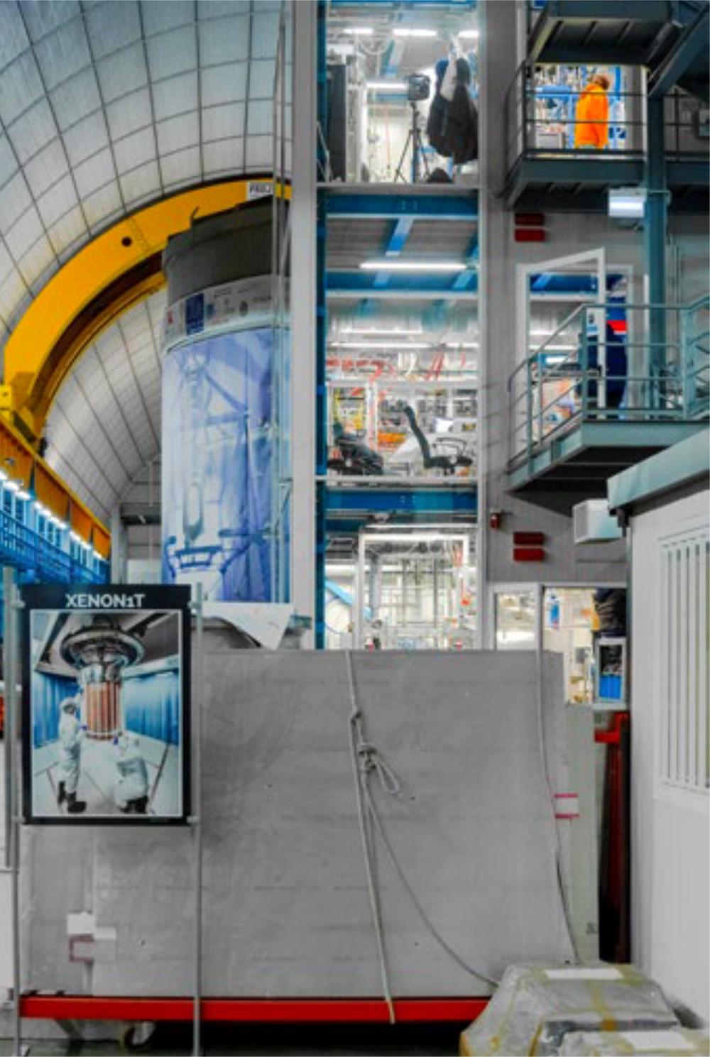 Sách - Space : The Passenger by Various