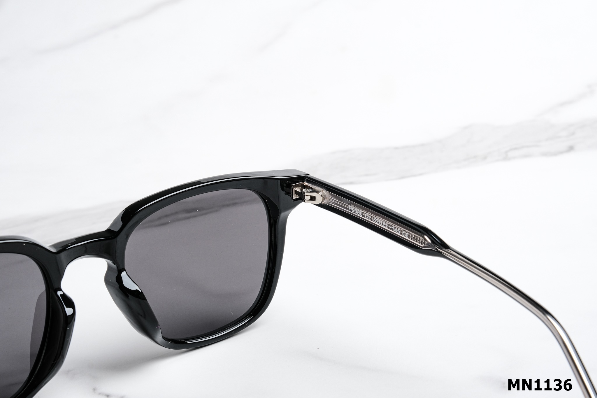 Kính Mát Nhựa Unisex MN1136