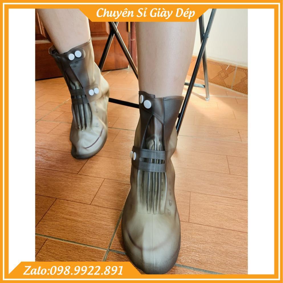 GIÀY BOOT CỔ CAO CHỐNG NƯỚC VÀO GIÀY