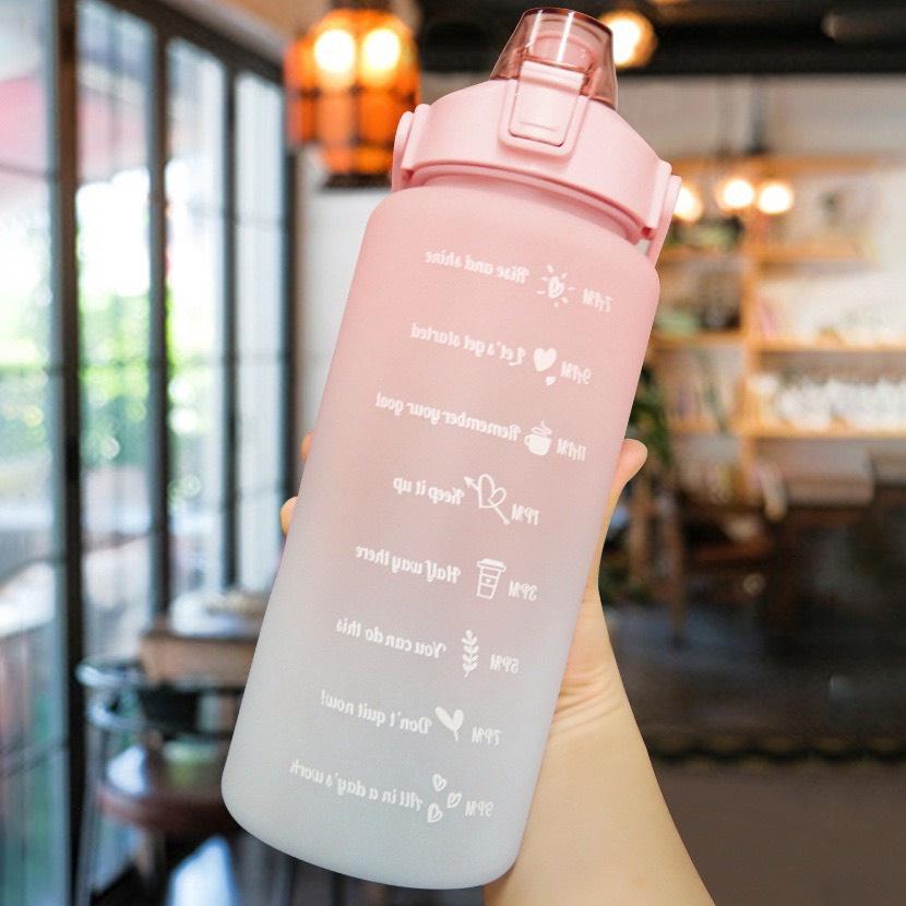 Bình Nước 2 Lít Có Vạch Kẻ Chia ML Cho Mỗi Ngày Kèm Ống Hút Siêu Tiện Lợi