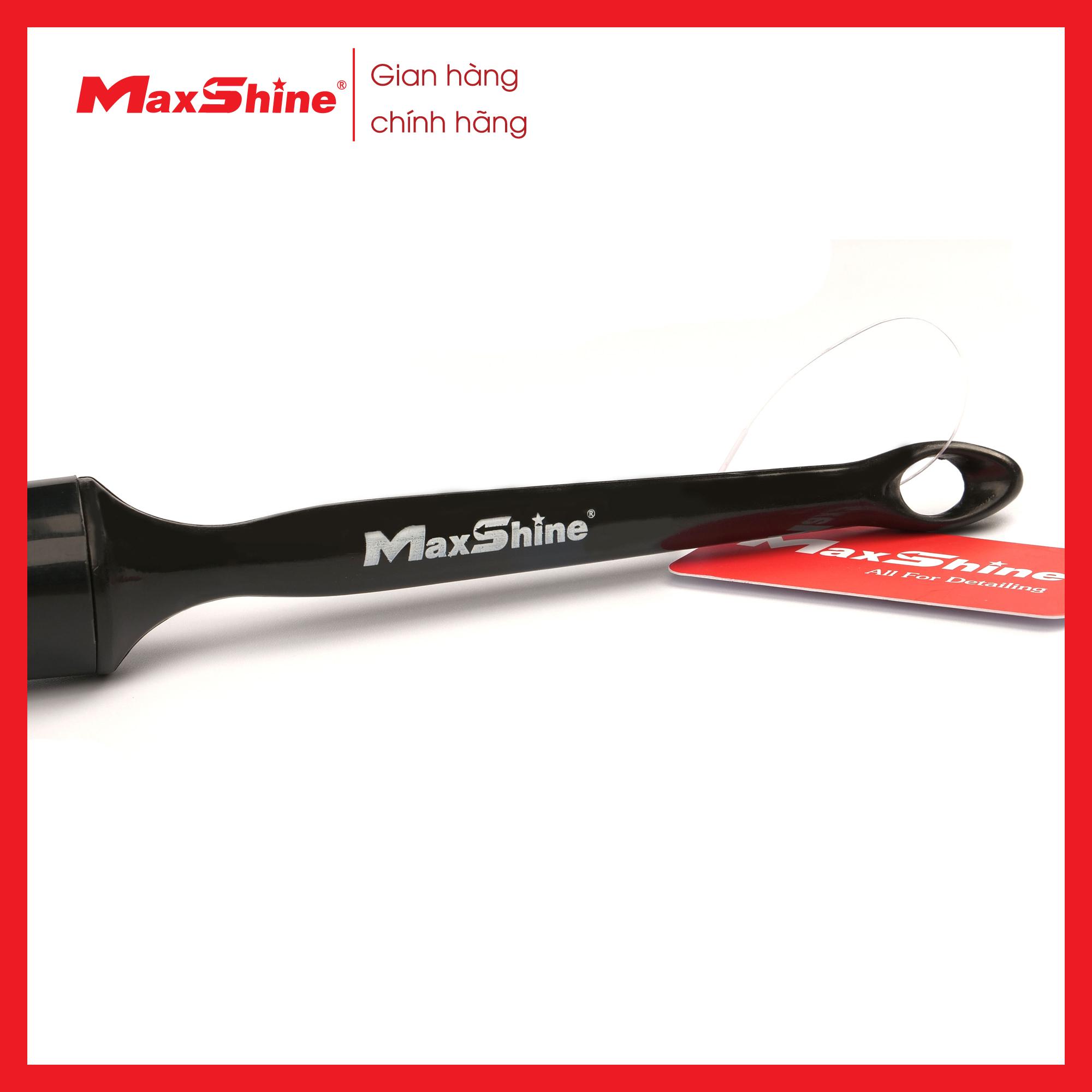 Bàn chải vệ sinh chi tiết cao cấp Maxshine 704612 với các sợi lông mềm mại, được gắn chặt vào thân chổi giúp hạn chế tình trạng bị rụng lông khi sử dụng