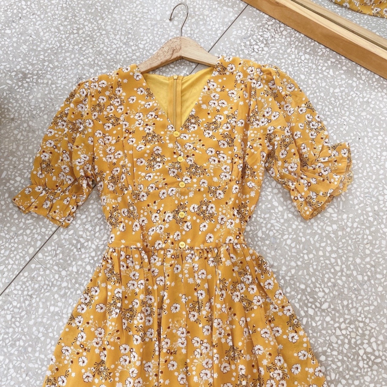 Váy đầm xòe voan hoa màu váng dáng dài vintage