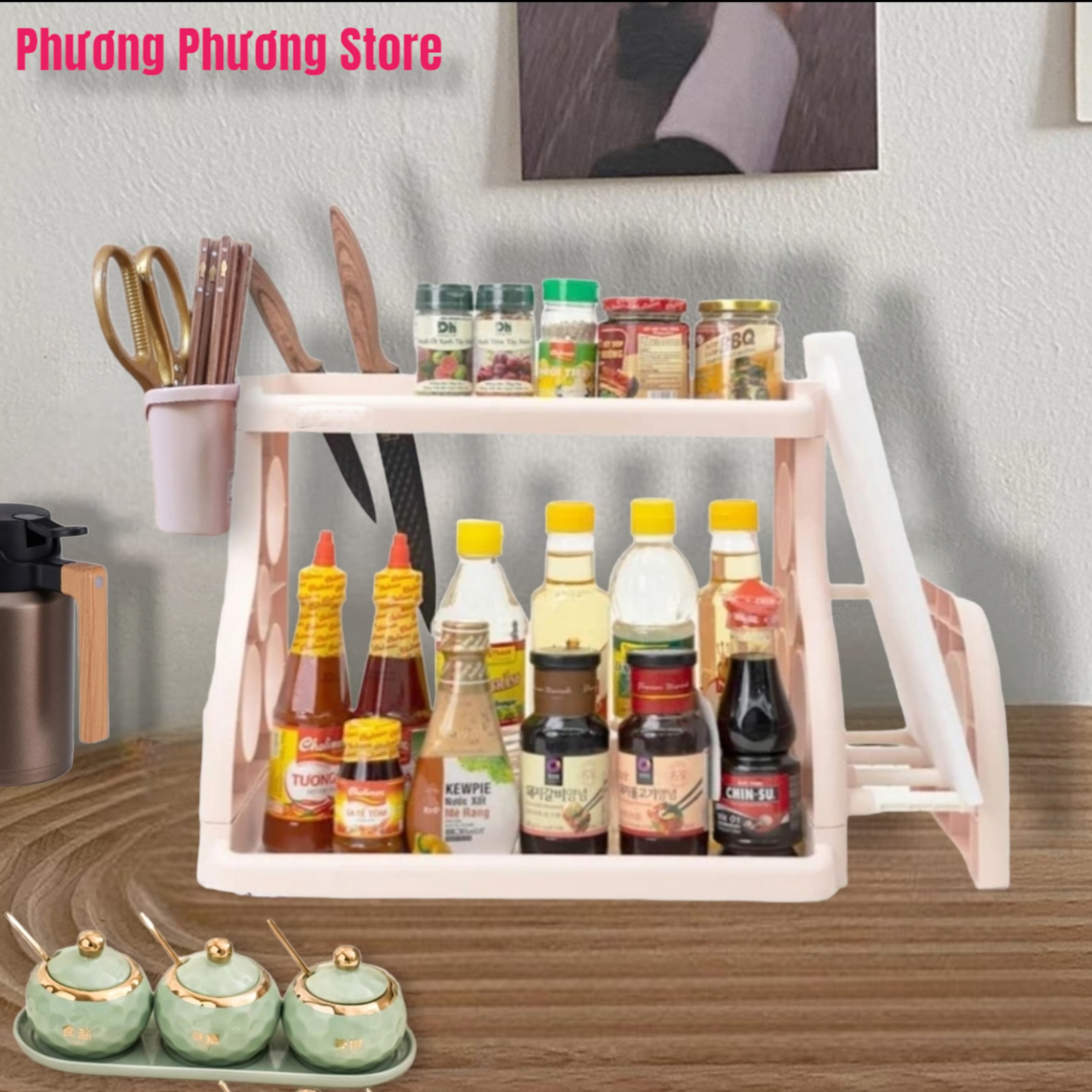 Kệ Gia Vị 2 Tầng Để Bàn Đa Năng Cao Cấp, Kệ nhà Bếp Có Khe cắm Dao Để Thớt Và Giỏ Đựng Đũa