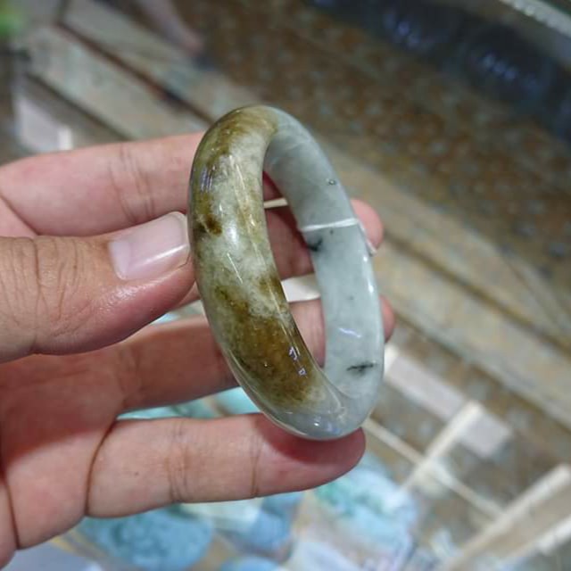 Vòng cẩm thạch huyết mật ong ny tay 53mm