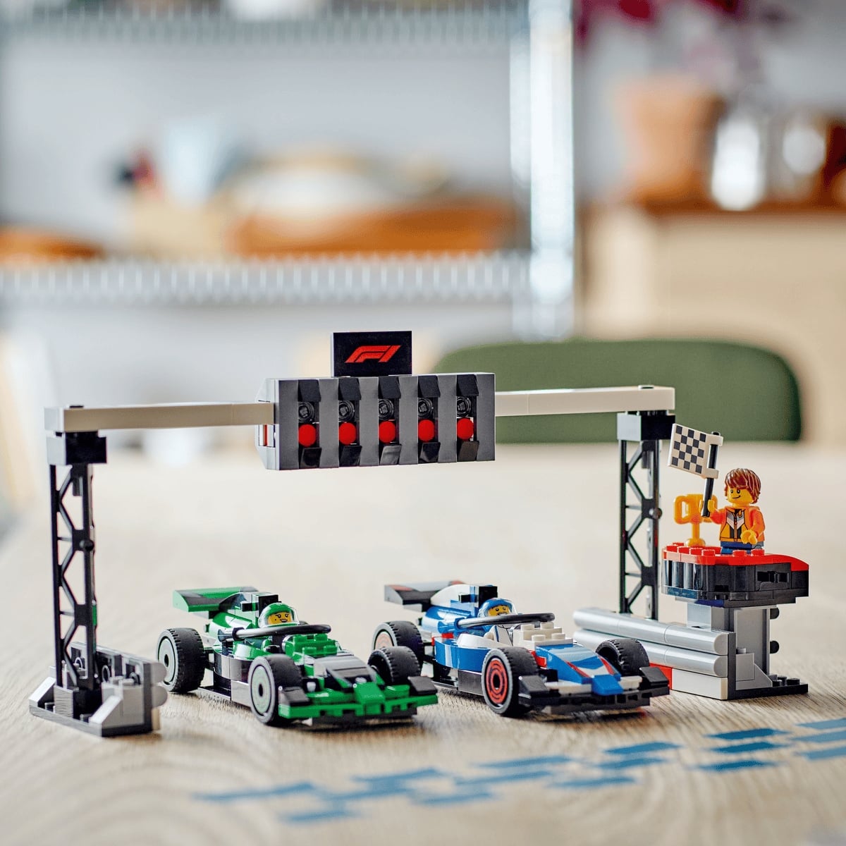 LEGO CITY 60474 Đồ Chơi Lắp Ráp Đường Đua F1- Xe Vcarb Và Sauber (313 chi tiết)