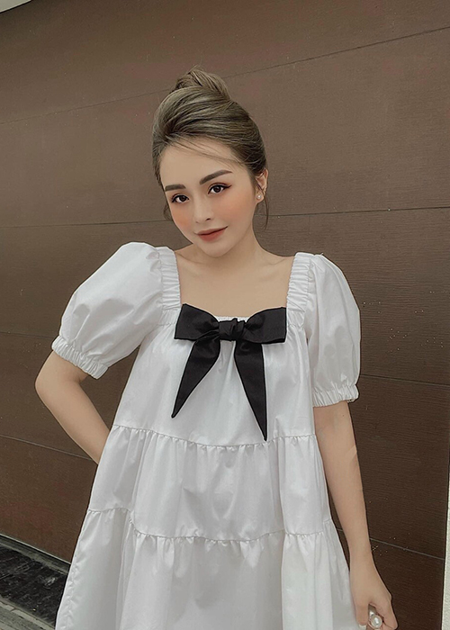 Đầm Babydoll Trễ Vai Đính Nơ Tay Phồng Duyên Dáng