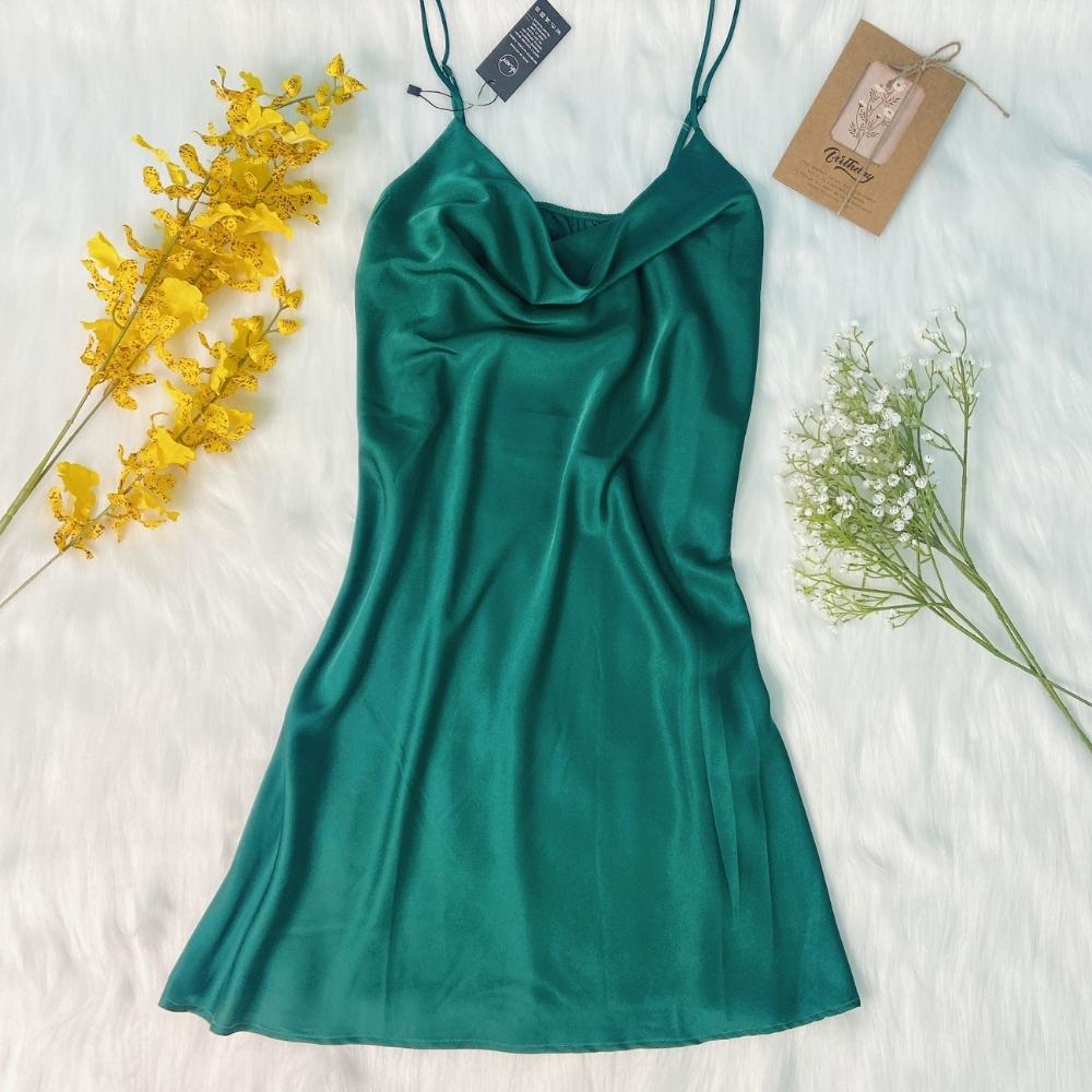 Váy Ngủ Hai Dây Cổ Đổ Nữ VILADY chất liệu Lụa Pháp Cao Cấp Thiết Kế Cổ Đổ Sang Chảnh Màu Xanh rêu Sexy Quyến Rũ V116