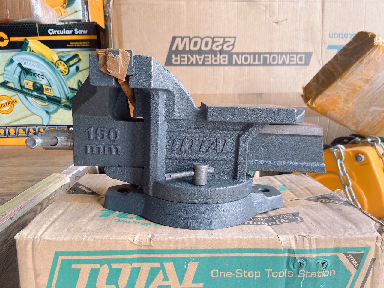 Ê tô kẹp  Total THT6166