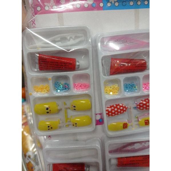 Đồ chơi vỉ dán móng tay
