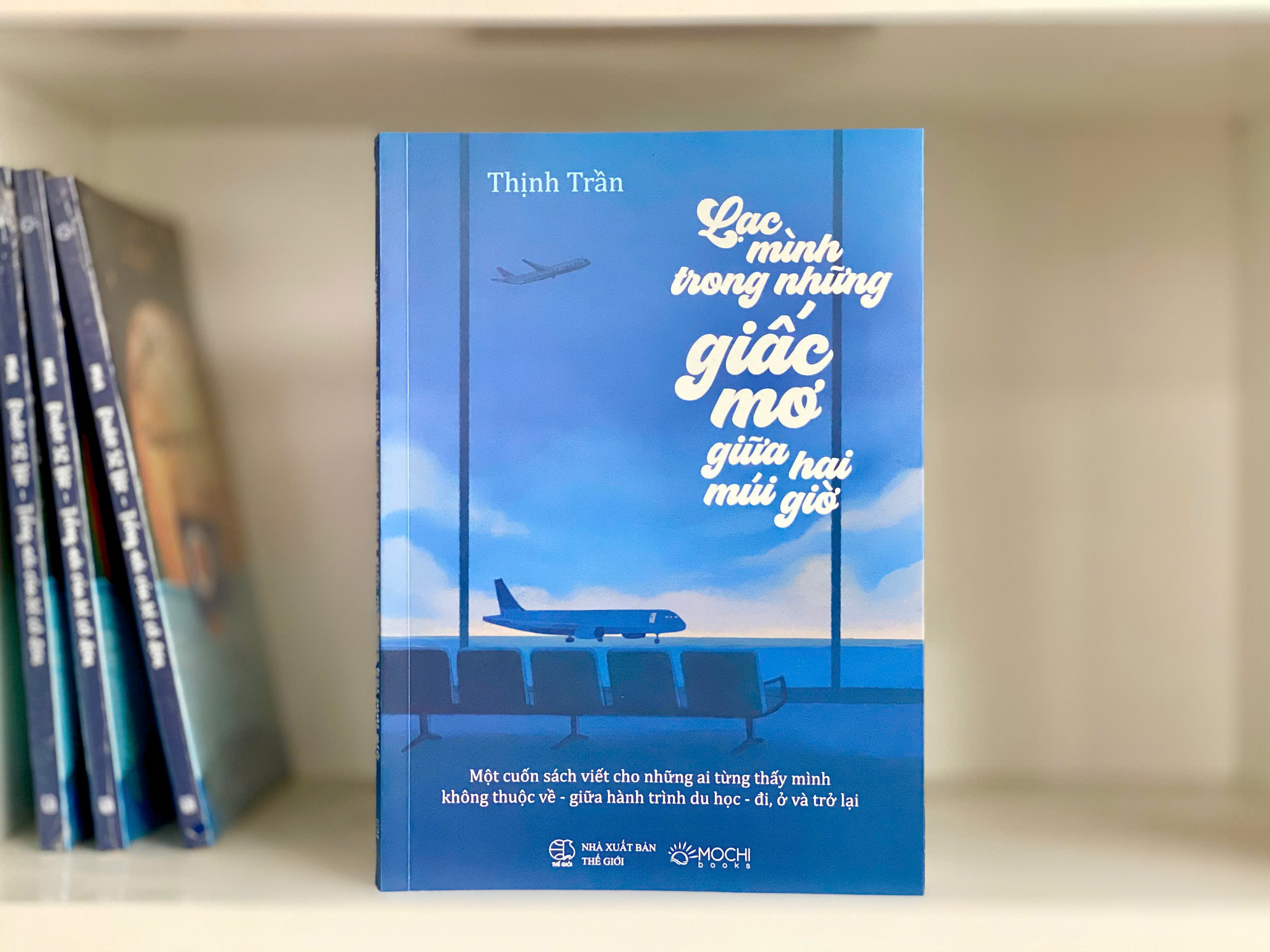 Sách - Lạc mình trong những giấc mơ giữa hai múi giờ