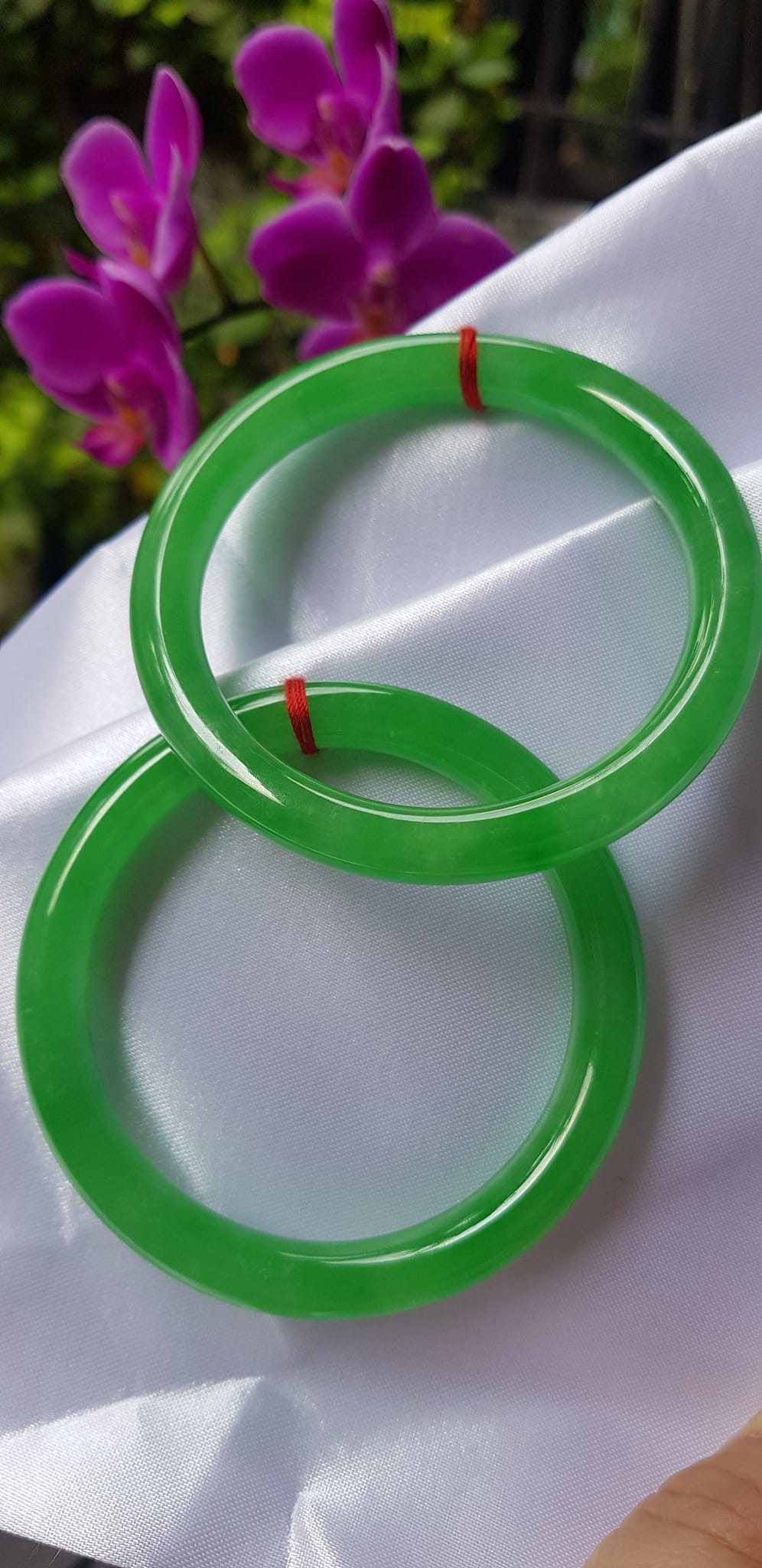 Vòng tay nữ đá cẩm thạch tự nhiên Ngọc Lý Đẹp 54mm x cọng 8mm Màu Xanh Lý tươi sáng bóng mượt đẹp Nữ 53kg - 60kg đeo Vòng hợp nữ mệnh Mộc mệnh Hỏa mệnh Thủy ạ
