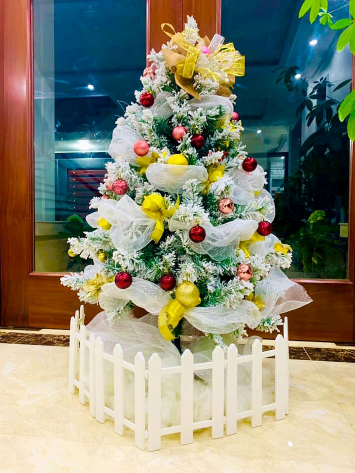 Hàng Rào Nhựa Lắp Ghép Trắng Cao Cấp Trang Trí Cây Thông Noel, Cây Cảnh, Vườn Hoa Cao 30cm Dài 1.55m Ảnh Chụp Thật