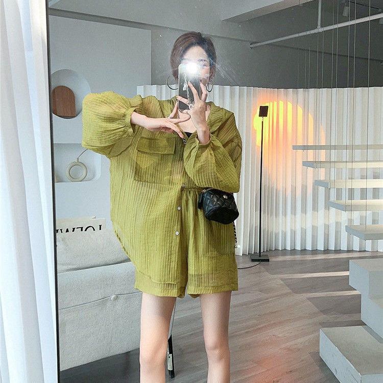 Bộ Áo Khoác Mỏng Có Mũ Quần Short Ống Rộng Vải Đũi Gân Xanh Bơ