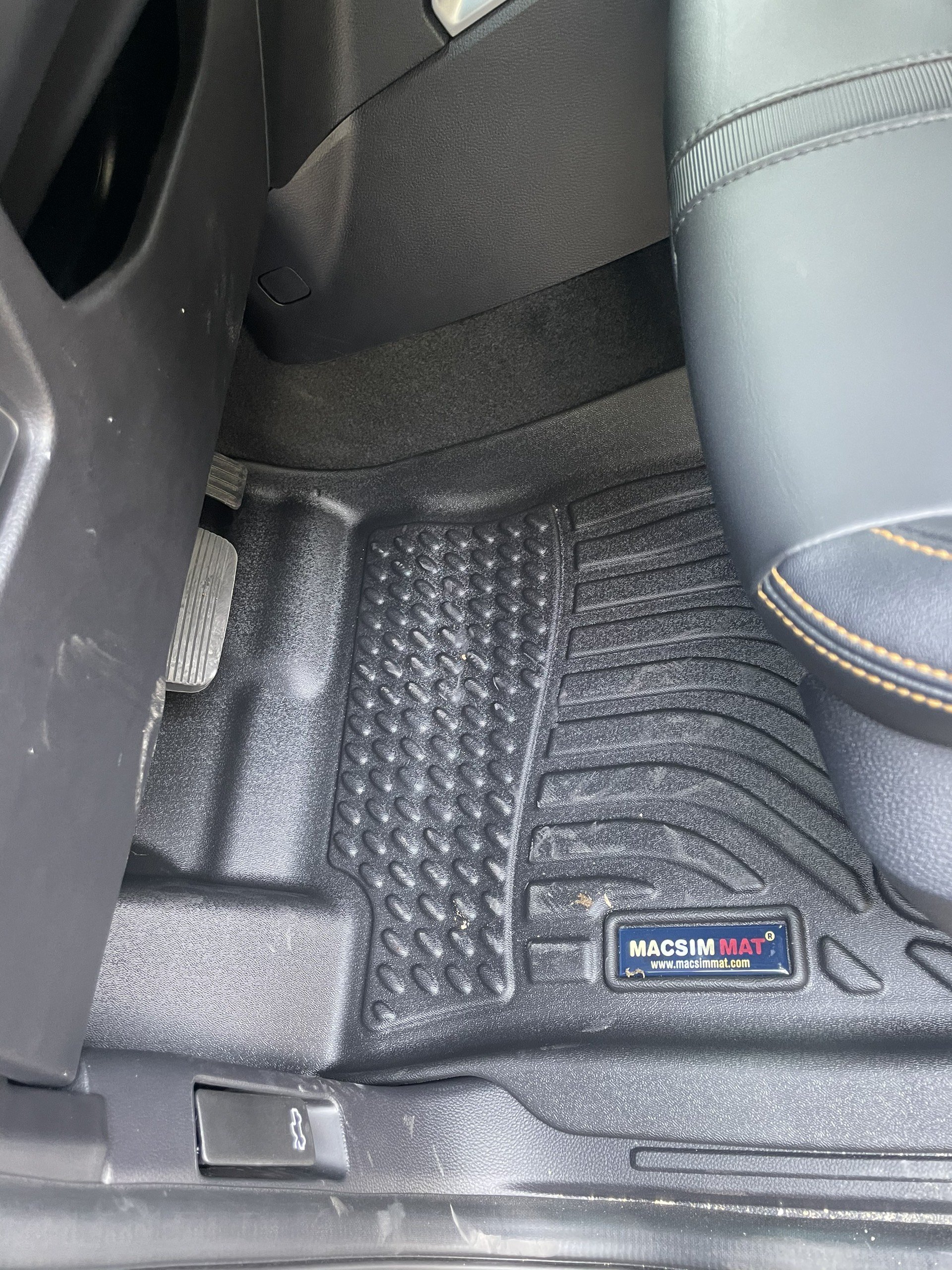 Thảm lót sàn xe ô tô Ford Ranger/ Ford Raptor 2022 + Nhãn hiệu Macsim chất liệu nhựa TPE cao cấp màu đen
