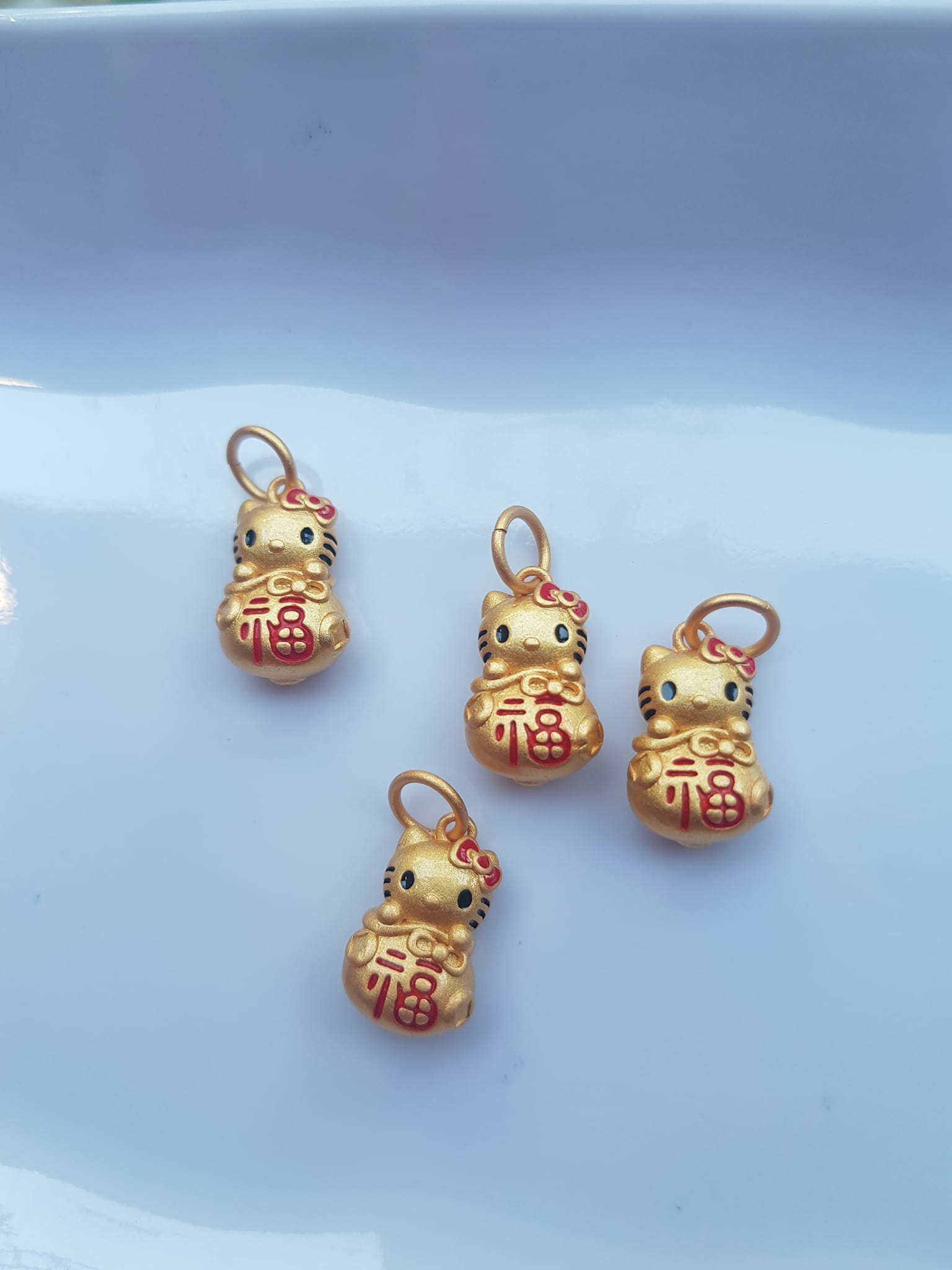 Phụ Kiện Charm Vòng Tay Nữ đẹp Hình Mèo Kitty vàng may mắn màu vàng kiểu đẹp Nữ đã có vòng tay hạt chuỗi , vòng tay kiểu thì charm Mèo Kitty này vào đeo đẹp xinh lắm ạ