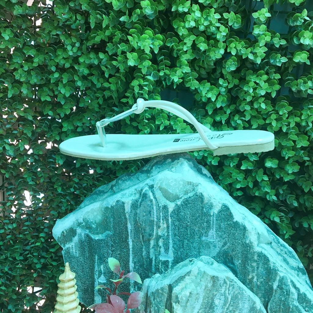 Dép Xỏ Ngón Quai Phối Khoá Tròn