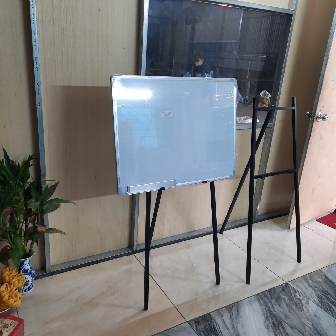 Giá vẽ tranh 1.2m- Giá Đỡ Bảng Viết Bằng Sắt