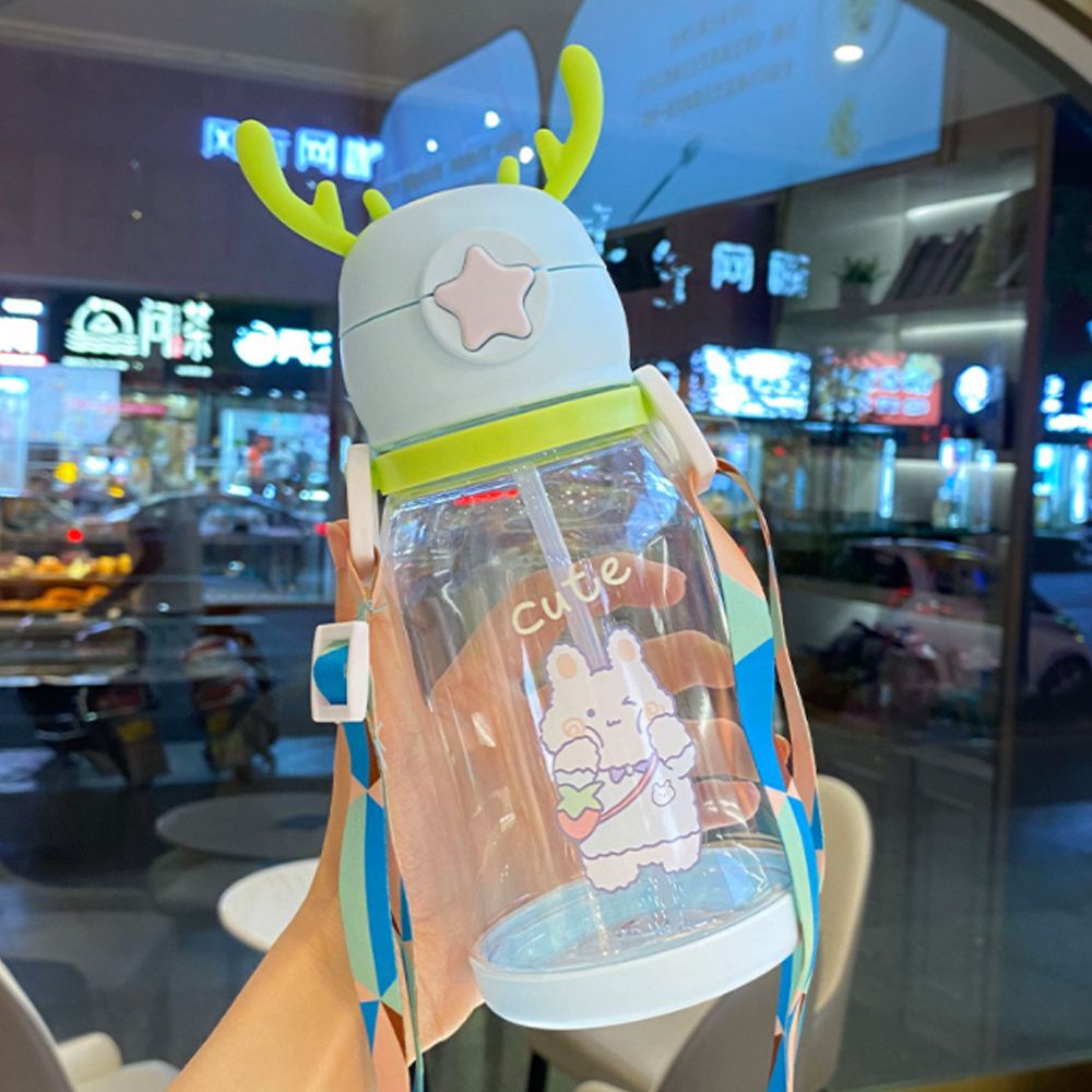 Bình nước sừng hươu nhựa PP có ống hút, dây đeo hoạt hình dễ thương dung tích 600ml KHN022