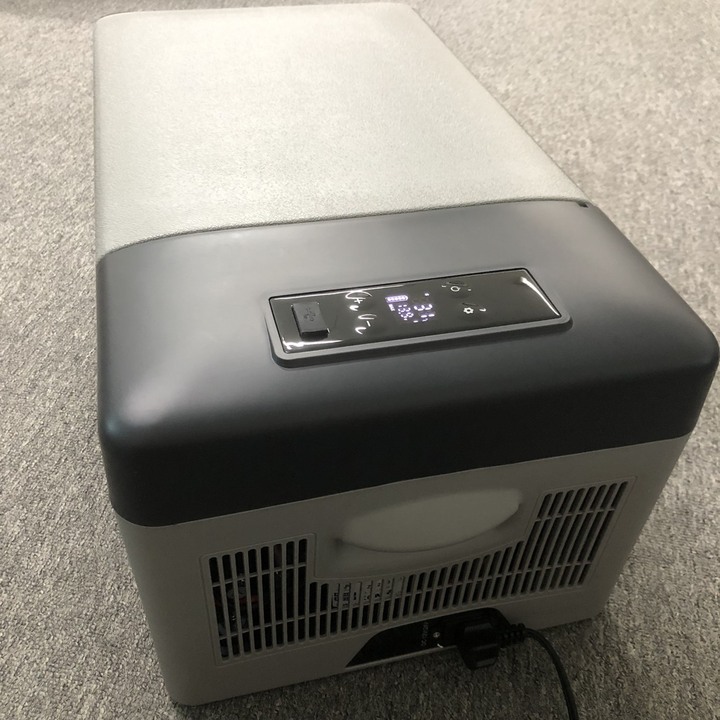 Tủ lạnh mini dùng trong nhà và trên ô tô DC15 dung tích 15 lít, điều khiển nhiệt độ qua điện thoại