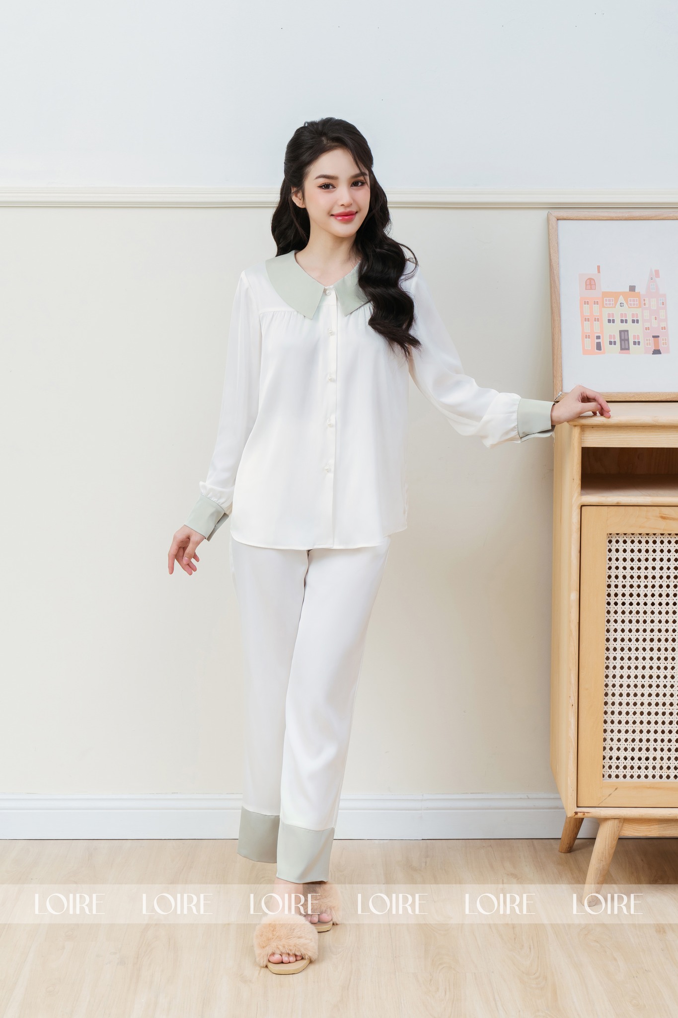 Bộ Pijama Lụa Trắng Cổ Lá Sen Cúc Ngọc Trai LPD13