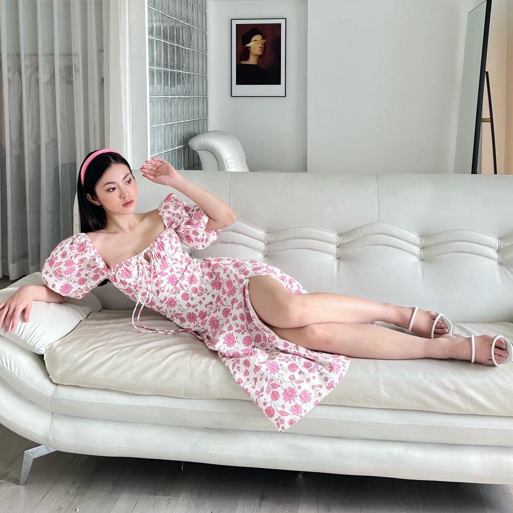 KIOBI – Đầm Chloris form midi ôm cúp ngực, tay phồng ngắn cổ điển, tùng xẻ, lưng thun, vải cotton hoa hồng - KID224169HH