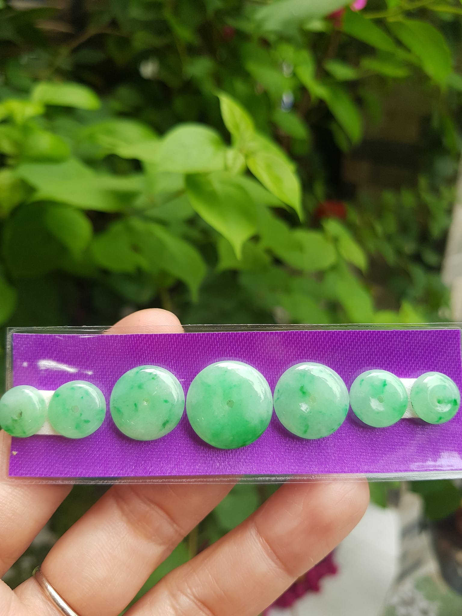 Bộ Trang Sức Lắc Tay Gồm Dãy 7 Đồng Tiền Xanh lớn nhỏ đều quá đẹp Chất liệu đá cẩm thạch tự nhiên mệnh mộc hỏa thủy Nữ bọc vàng làm lắc tay đeo rất đẹp tuyệt vời ạ