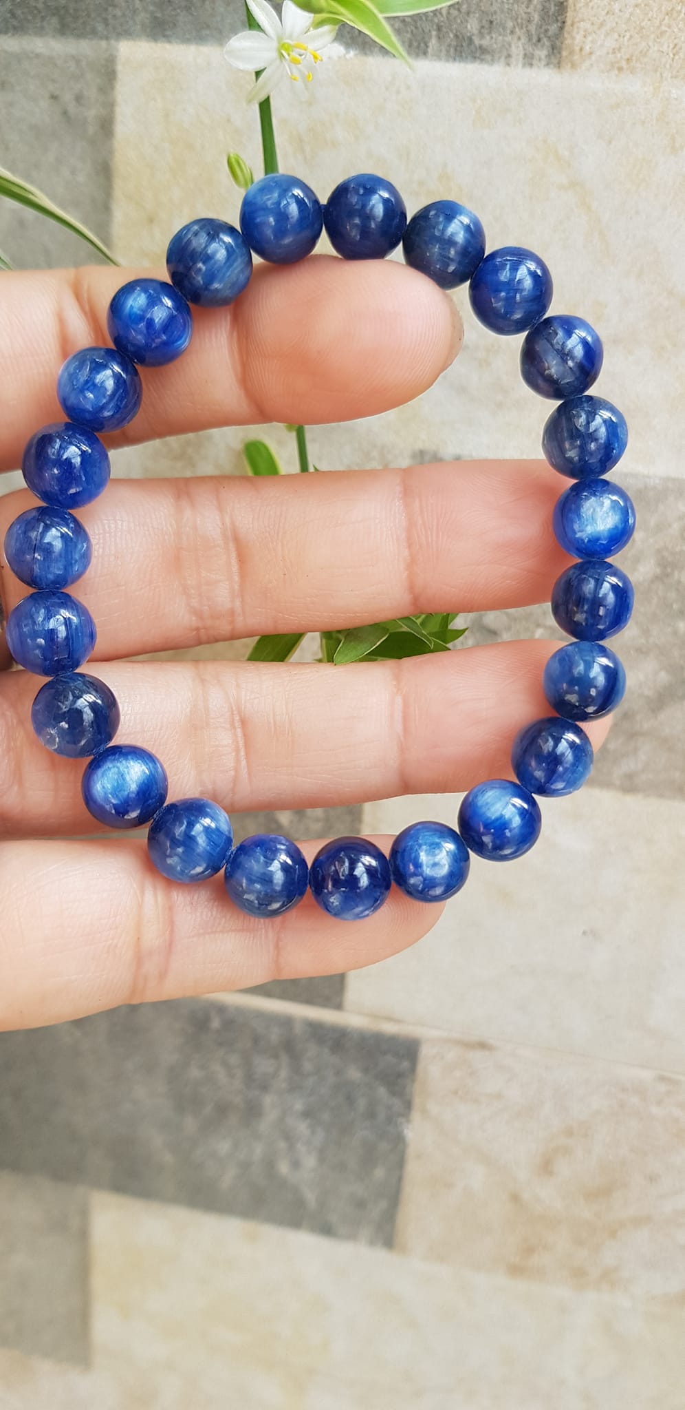 Vòng tay nữ đá kyanite tự nhiên hay đá Sapphire nước xanh dương Đậm bóng đẹp 8mm đẹp sang tốt sức khỏe , mang lại may mắn, tài lộc nữ mệnh Thủy mệnh Mộc đeo ạ