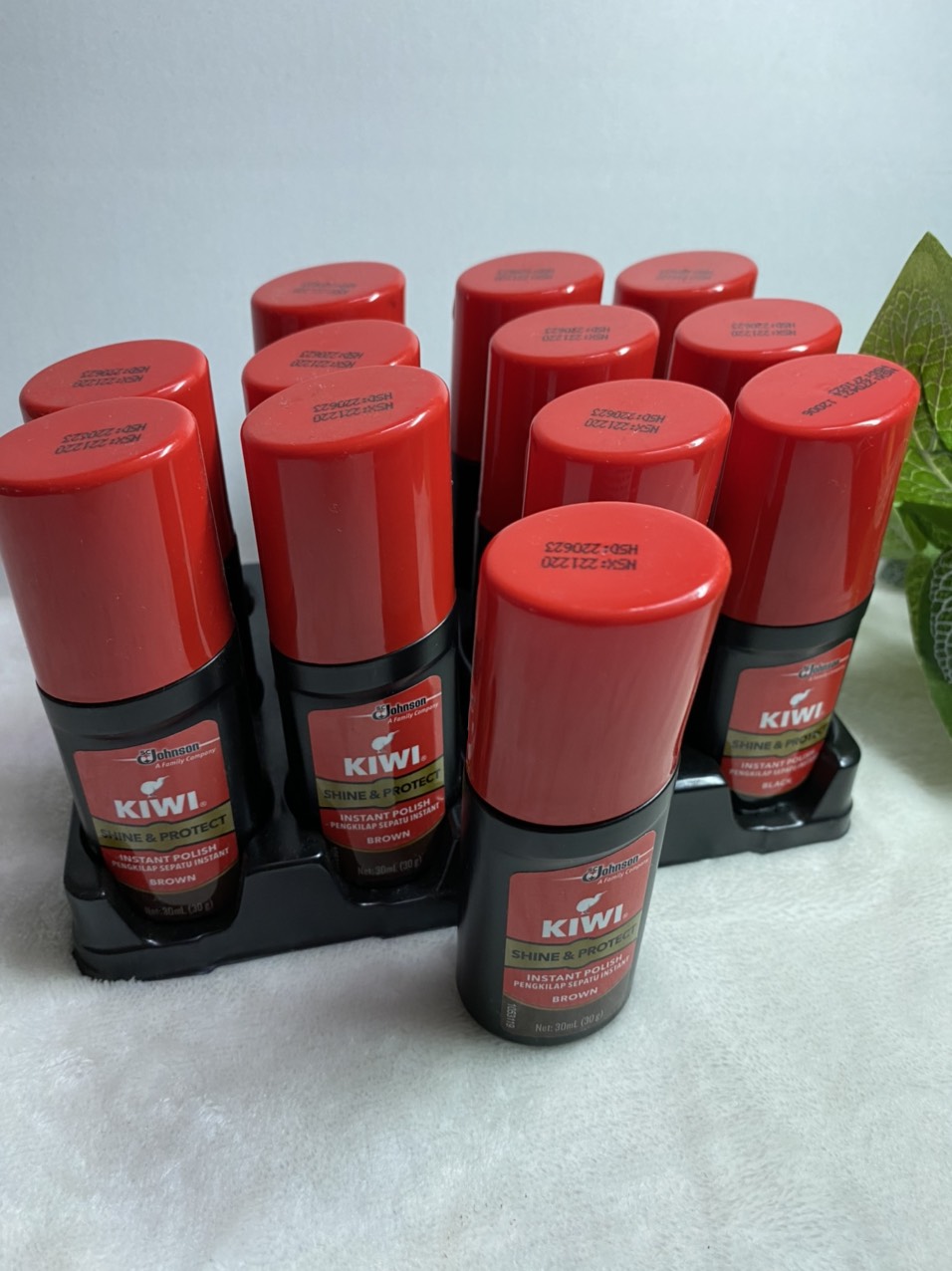Xi Nước Đánh Giày Dép Túi xách Da Màu Đen,Màu Nâu Xi KiWi Làm Mới Đồ Da Tiện Lợi Nhanh Chống Dễ Dàng Sử Dụng-XN09