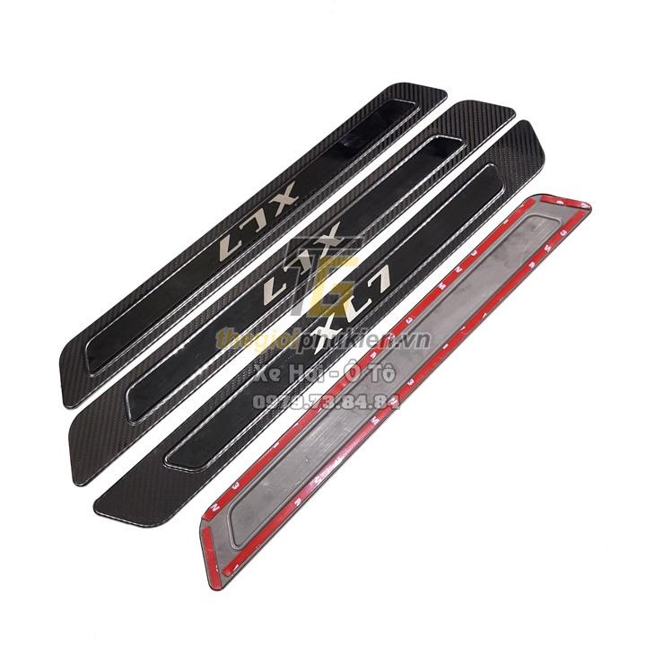 BỘ SẢN PHẨM Nẹp bước chân và ốp chống trầy cốp Suzuki XL7 - Mẫu vân Carbon