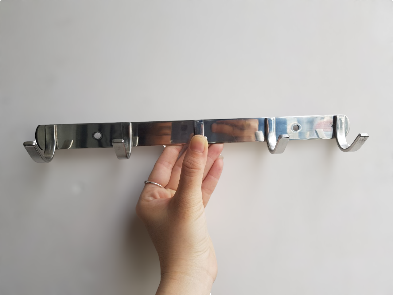 Móc treo quần áo dẹp 5 thanh móc dày 4ly inox chắc chắn kèm ốc vít