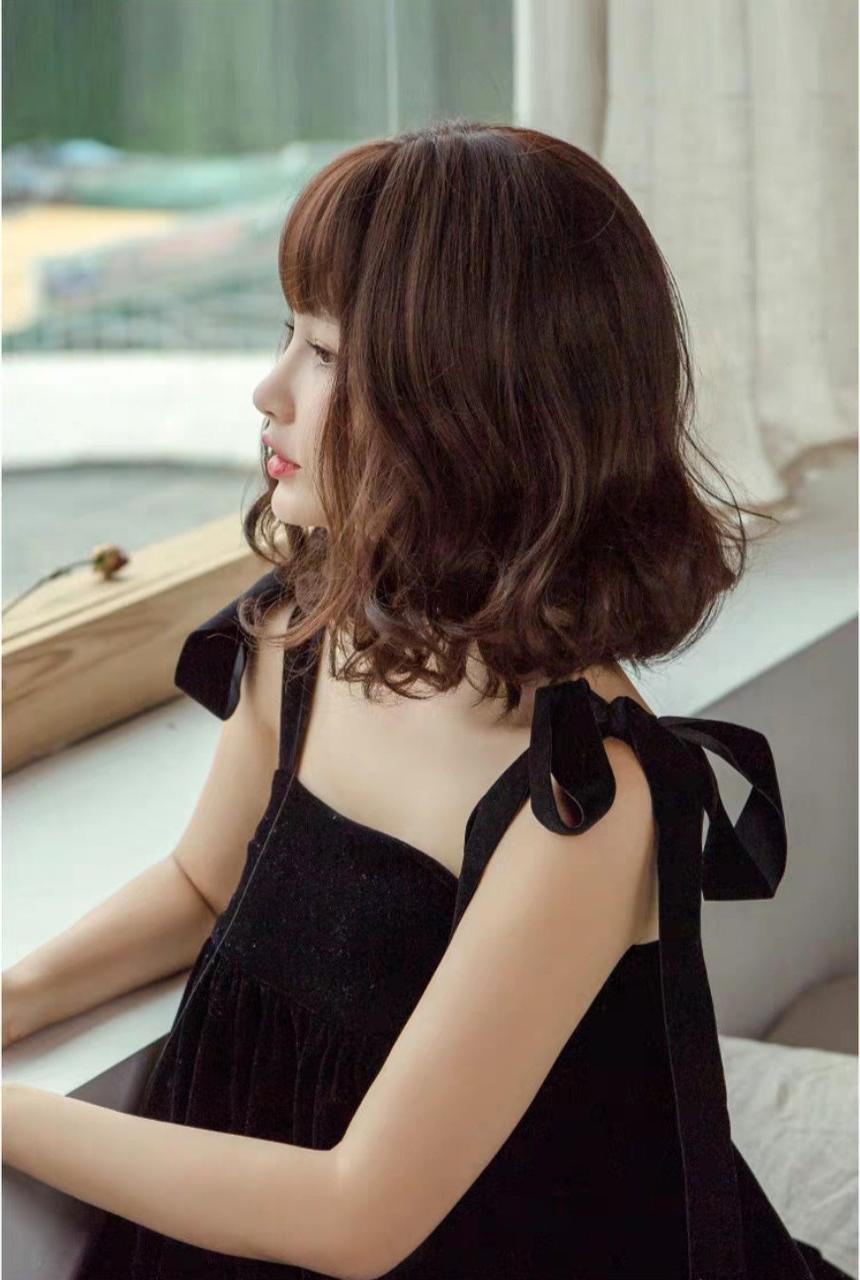 Tóc giả nguyên đầu xoăn Hàn Quốc siêu xinh có rãnh da đầu, chất tóc tơ cao cấp loại 1, chịu nhiệt tốt có thể bấm uốn, duỗi, gội. giống tóc thật 100%
