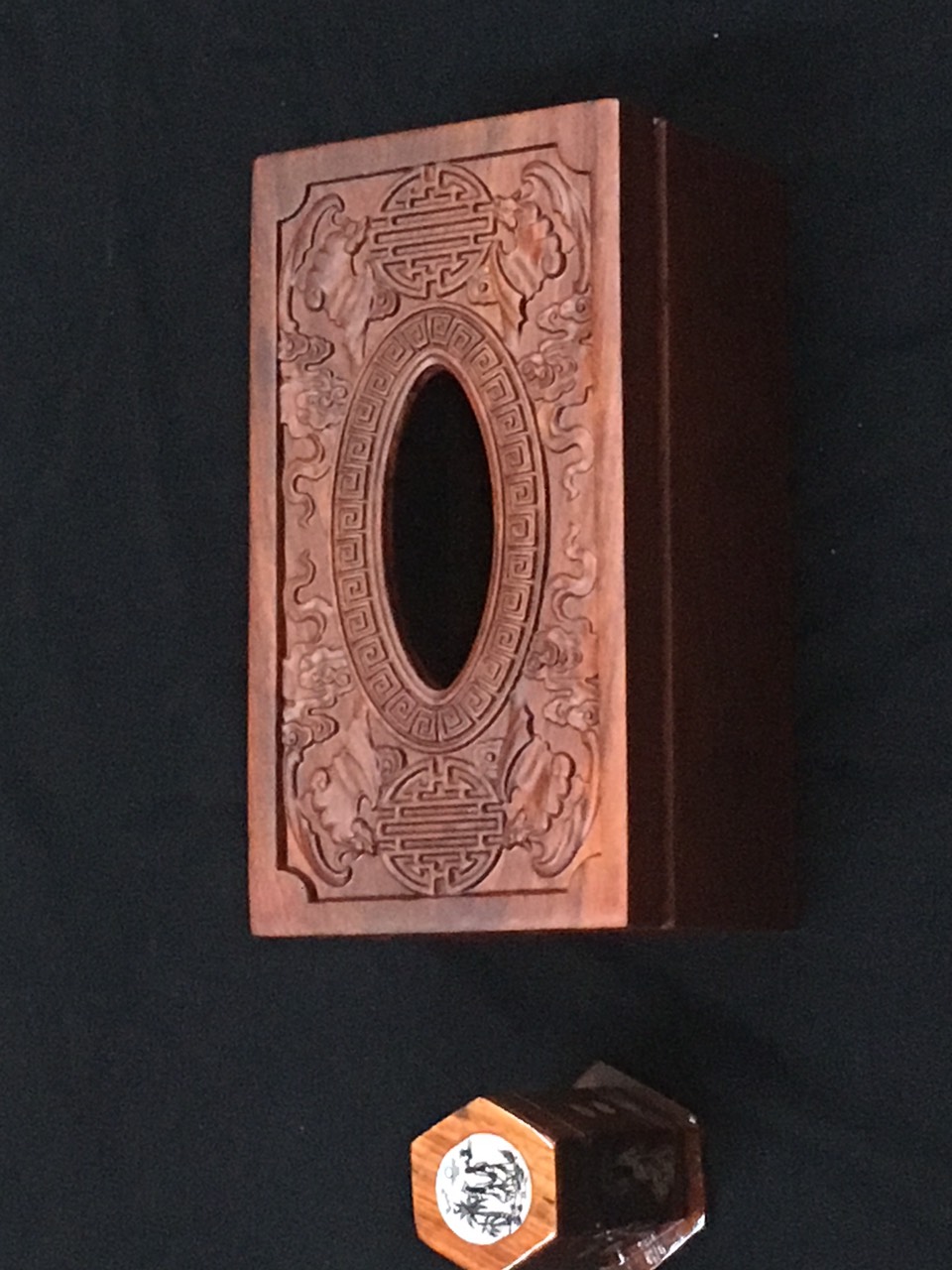 Hộp đựng khăn giấy hình chữ nhật gỗ Hương khắc hình chữ Thọ ( Mã HT1)