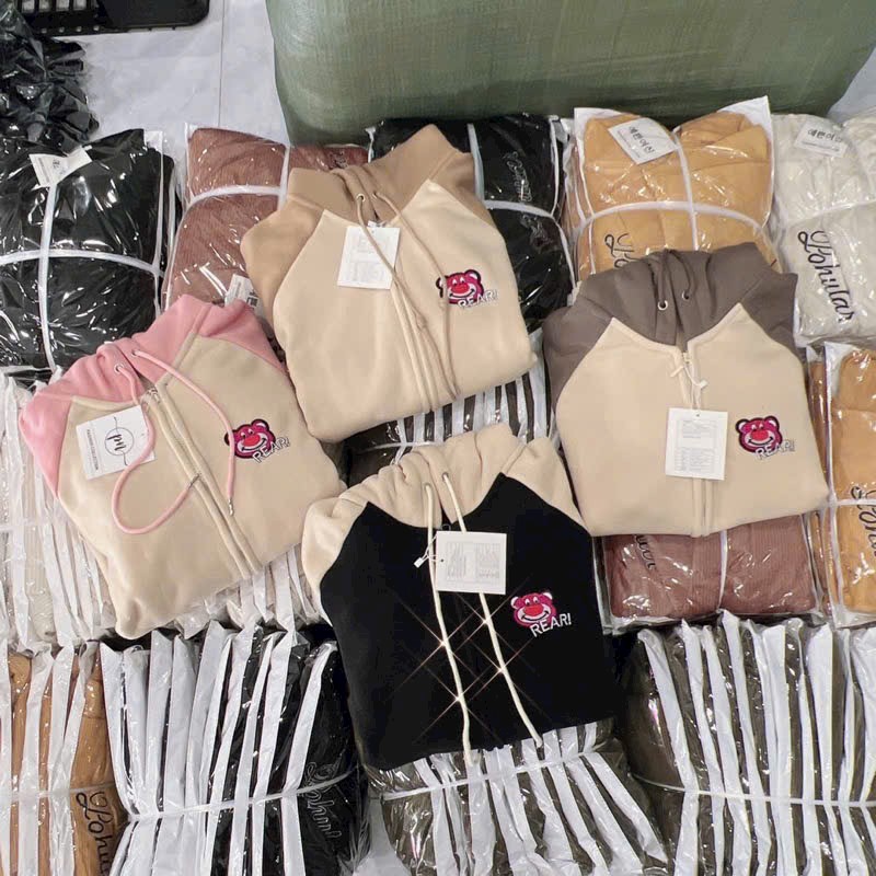 áo khoác nỉ hoodie zip nỉ ngoai thêu gấu BEER siêu dày mịn tay phối màu nam nữ mặc đều đẹp Khóa kéo Trẻ Trung From Rộng Chất Nỉ Dày Đẹp mềm mịn Có Nón, Áo Khoác Hoodie Cao cấp Phối Màu Nón rộng 2 lớp thời trang Form áo to bự phối tay raplang Y Hình