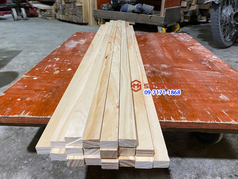 Thanh gỗ thông 2,5cm x 1,5cm x dài 120cm + láng mịn 4 mặt