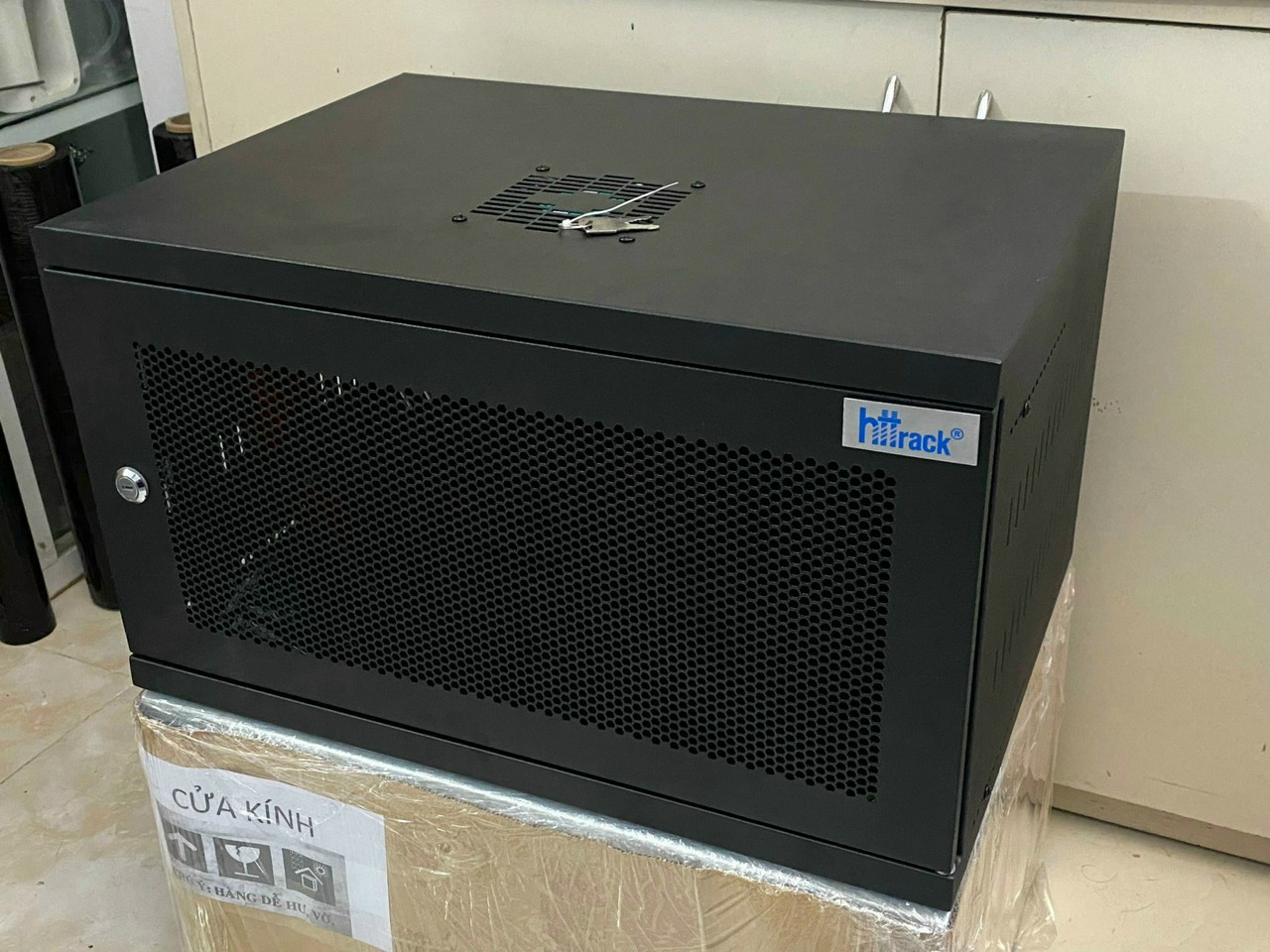 TỦ HTT RACK PRO 19&quot; 6U-D400 (Treo Tường) - Hàng Chính Hãng