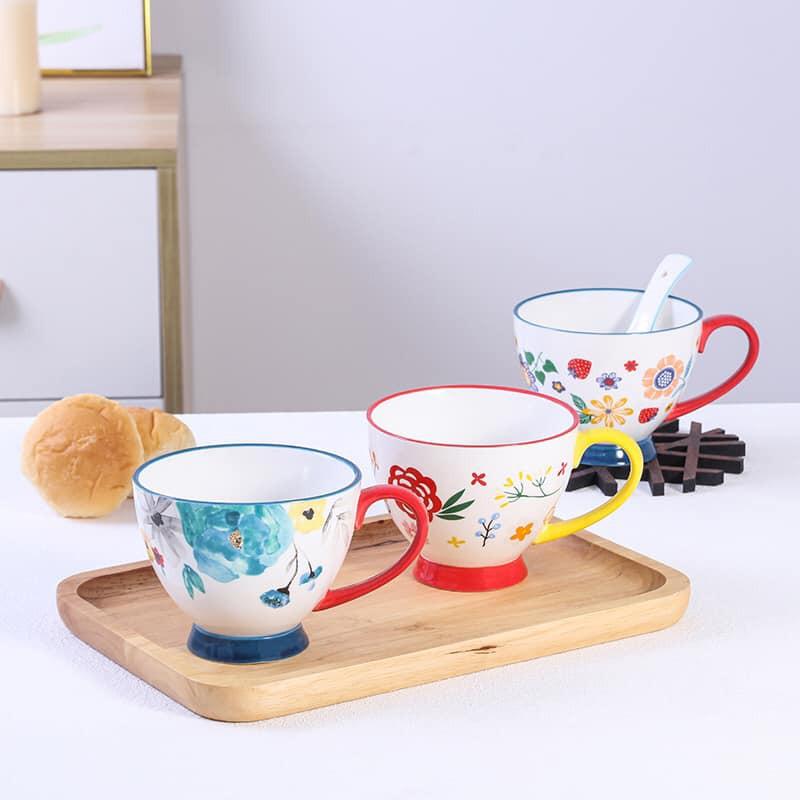 Cốc uống trà hoa quả mùa xuân