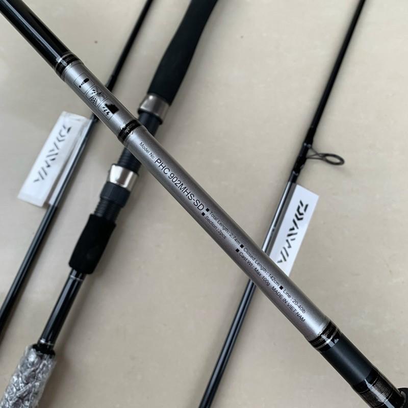 cần Daiwa FANTOM CATFISH màu đen cán mút độ cứng MHS