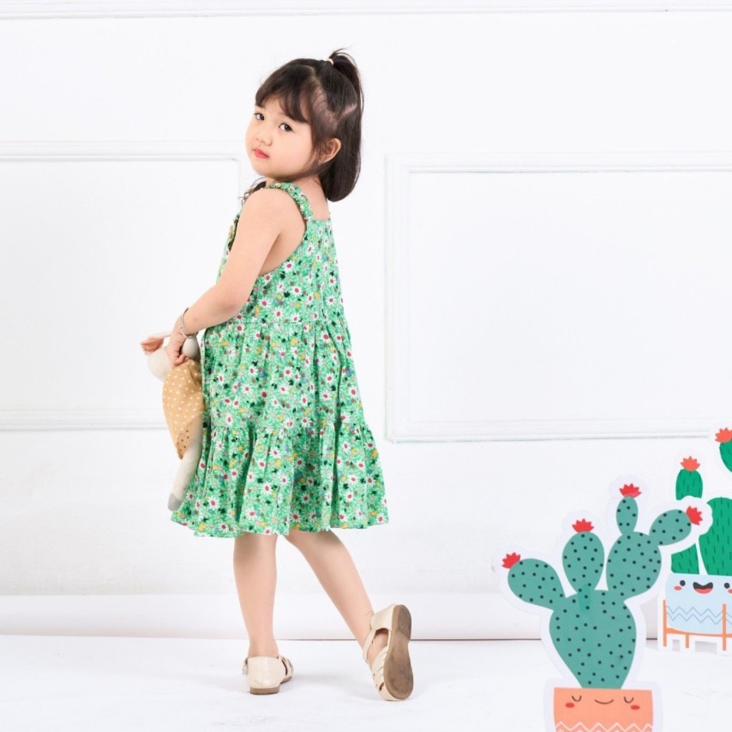 G0211 Đầm xanh 2 dây cho bé gái mùa hè. Chất vải thô mềm mại