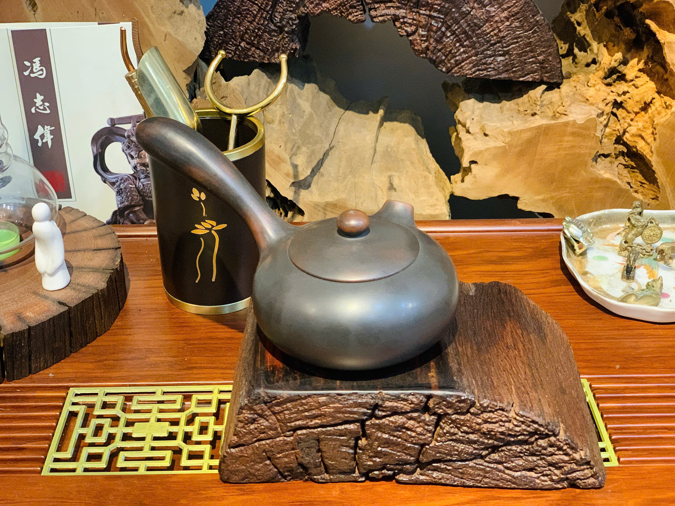 ẤM TRÀ ĐƯỜNG VŨ BỀN MẶT TRƠN GỐM NÊ HƯNG KHÂM CHÂU - 200ML - ẤM TRÀ THỦ CÔNG