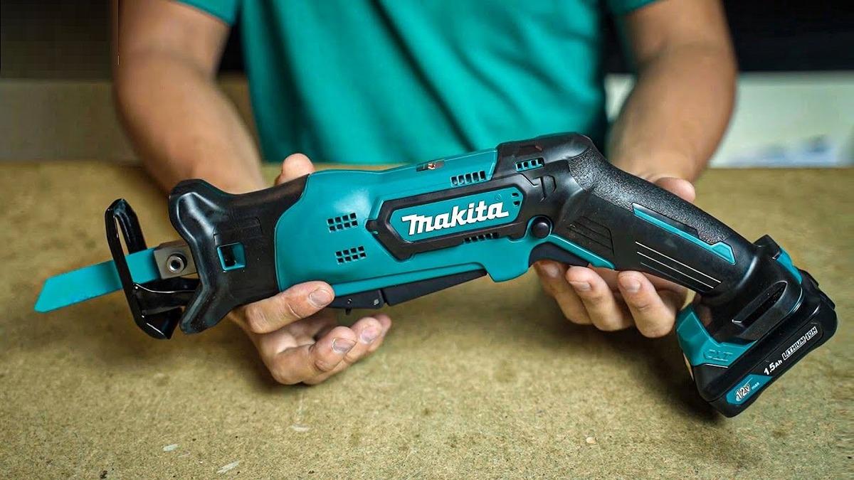 MÁY CƯA KIẾM DÙNG PIN 210W 13MM MAKITA JR105DSAE - HÀNG CHÍNH HÃNG