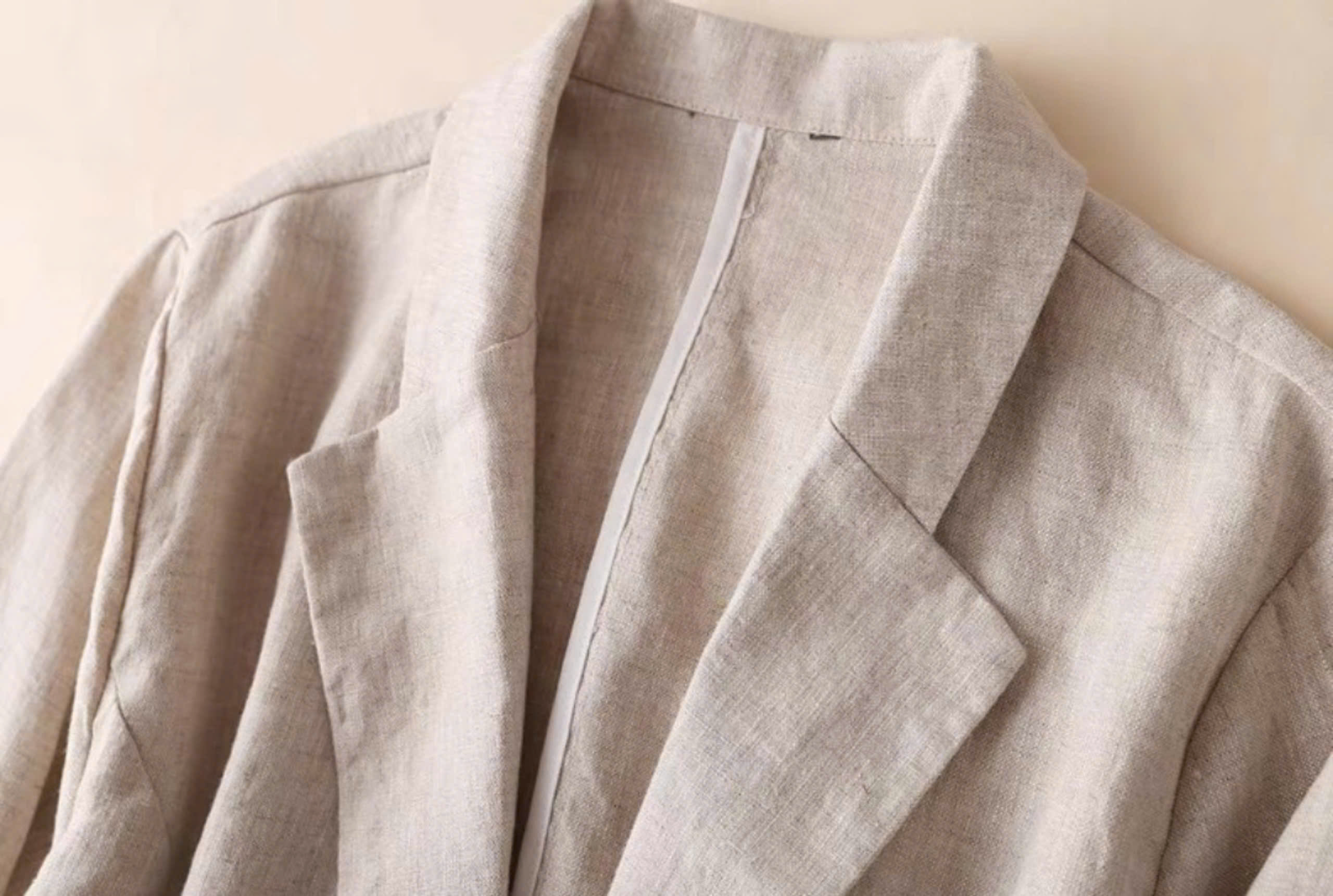 Áo khoác blazer mới về màu be tiêu siêu tôn da với thiết kế cổ ve vuông, túi bổ nắp siêu xinh
