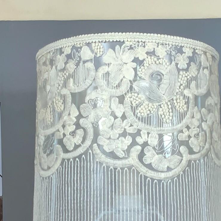 Đèn bàn gỗ hoa tuyết trắng