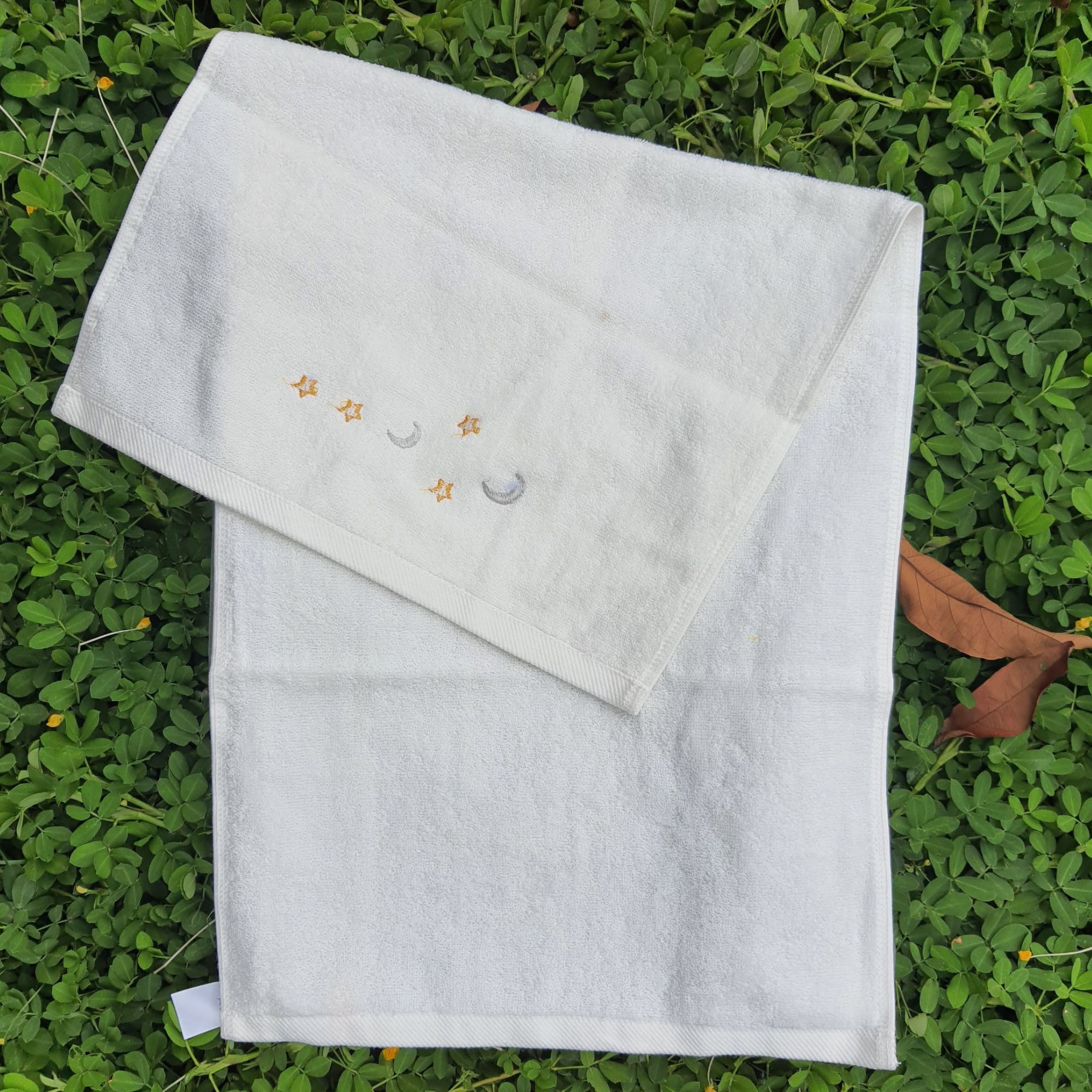 Khăn Tắm Cotton Màu Trắng Thêu Hình Sang Trọng