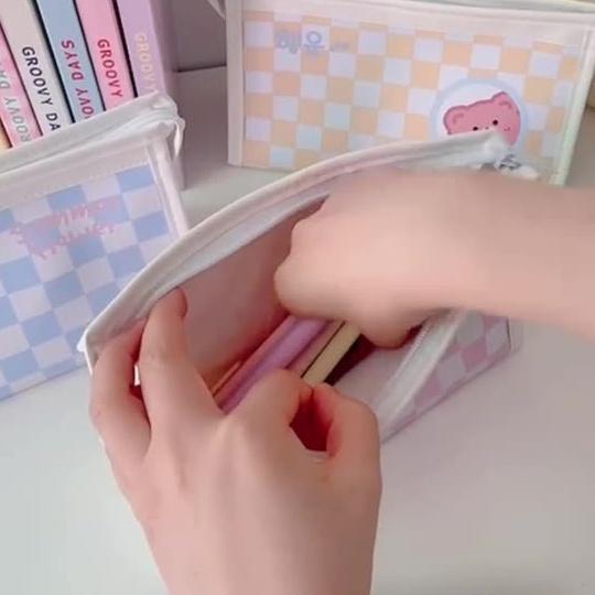 Túi Đựng Bút Kẻ Caro Hoạt Hình Dễ Thương