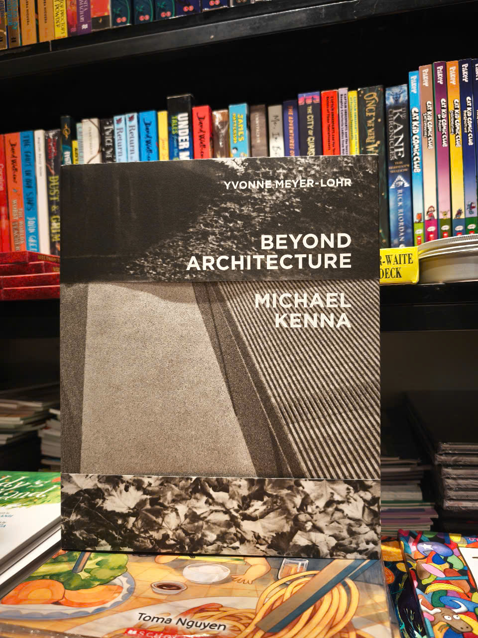 Sách - Beyond Architecture by Michael Kenna - Sách nghệ thuật bằng tiếng anh/ Art, Design in English