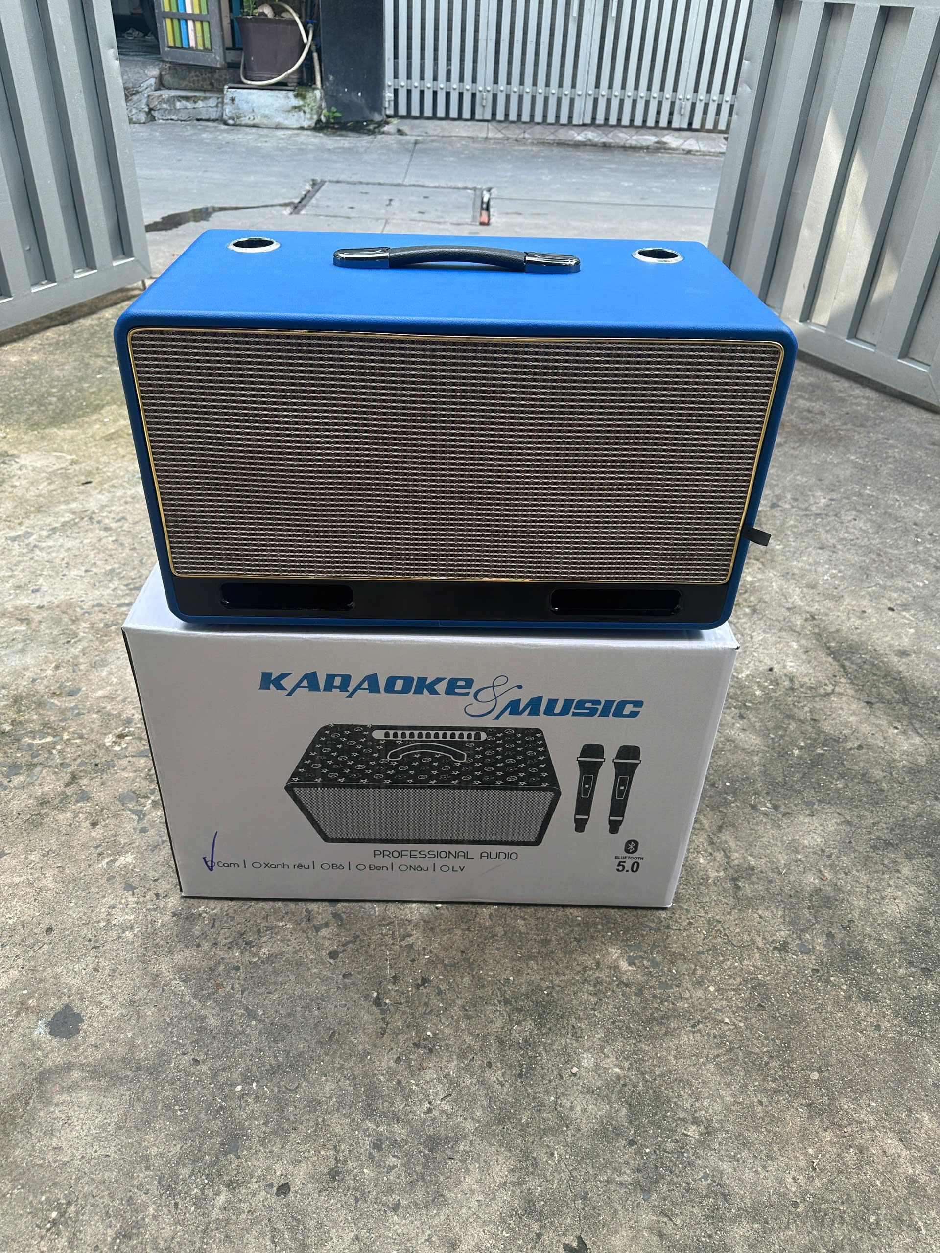 VỎ THÙNG LOA KÉO XÁCH TAY 20 THÙNG BỌC DA CAO CẤP 2 LỖ CHÉP TRƯỚC 8 CM CÓ SẴN HỌNG, 2 LỖ BASS 20 HẢI TRIỀU (HÀNG CHÍNH HÃNG) MÀU GIAO NGẪU NHIÊN